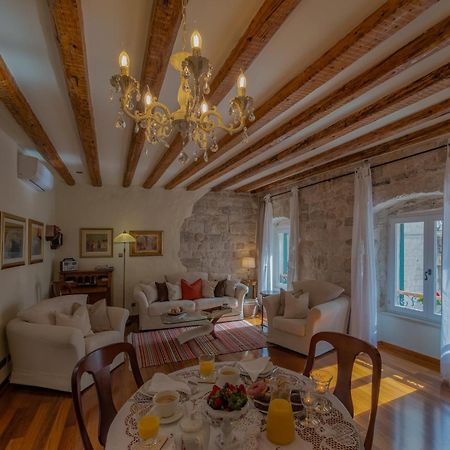 Stone Pearl Heritage Luxury Suite Split Buitenkant foto