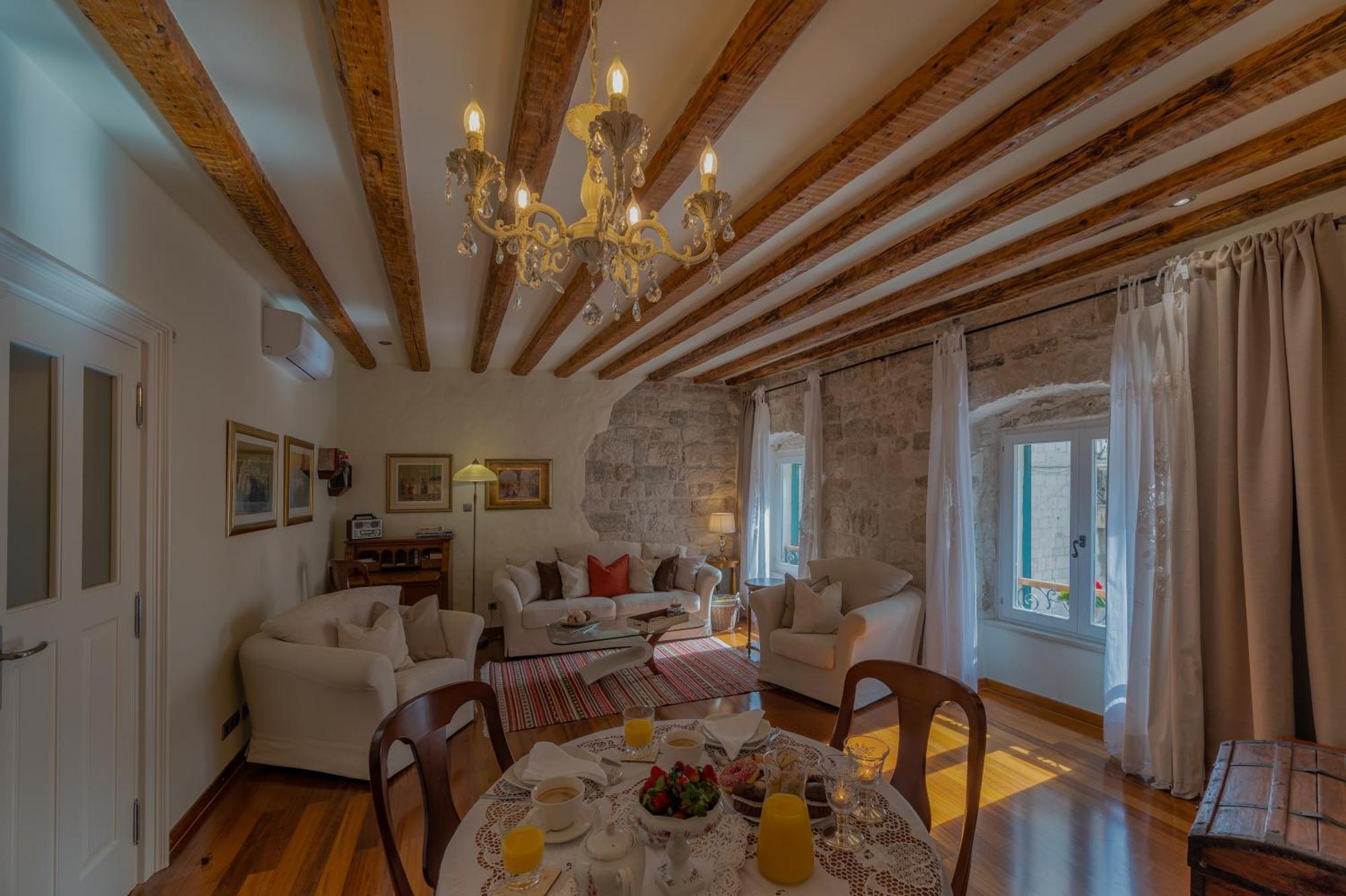 Stone Pearl Heritage Luxury Suite Split Buitenkant foto